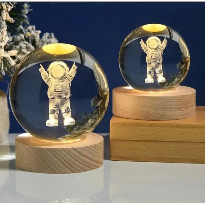 Astronot Renk Değiştiren Işıklı Cam Küre 8cm