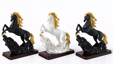 Polyester Şahlanmış At Figürü