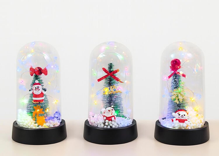 Yılbaşı Temalı Işıklı  Dekoratif Cam Fanus