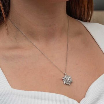 Gümüş Dönen Kar Tanesi Çiçek Kolye