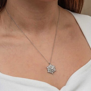 Gümüş Dönen Kar Tanesi Çiçek Kolye