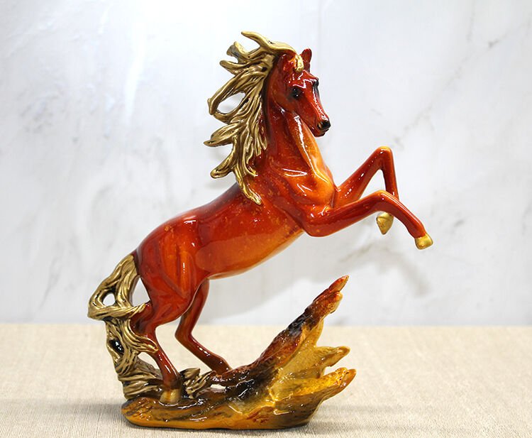 Polyester Şahlanmış At Figürü