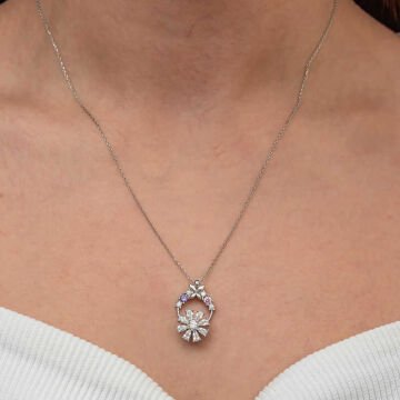 Gümüş Beyaz Dönen Çiçek Kadın Kolye