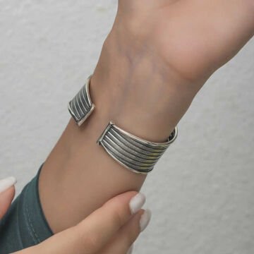 925 Ayar Gümüş Eskitme Desenli Kadın Bilezik