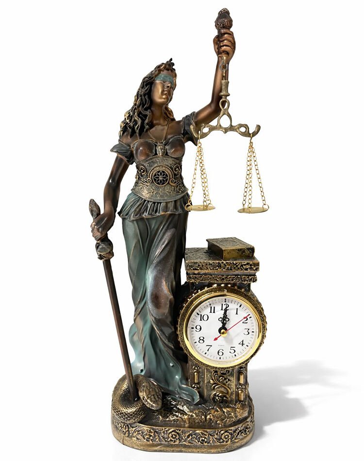 Polyester Saatli Adalet Figürü