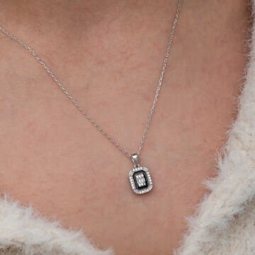 Gümüş Siyah Mineli Baget Kadın Kolye