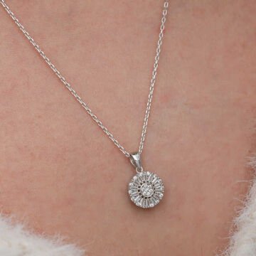 Gümüş Zirkon Taşlı Yuvarlak Kadın Kolye