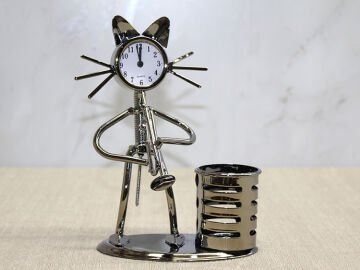 Metal Saksafon Çalan Kedi Müzisyen Saat Ve Kalemlik