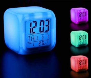Küp Renk Değiştiren Masa Saati