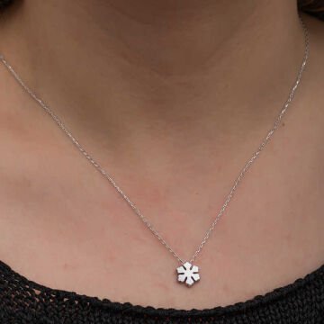 925 Ayar Gümüş Minimal Kar Tanesi Kadın Kolye