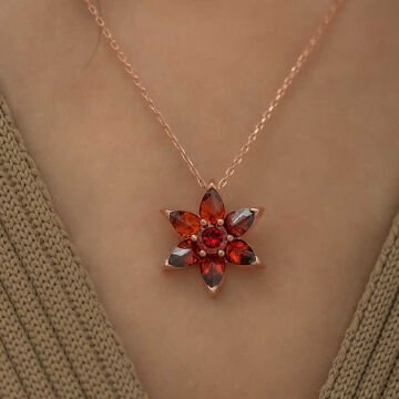 925 Ayar Gümüş Kırmızı Çiçek Kadın Gümüş Kolye