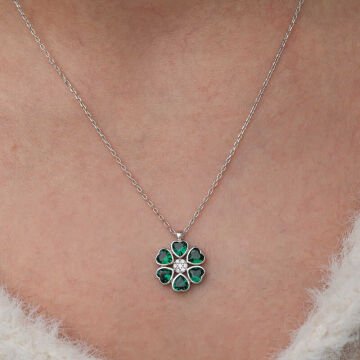 Gümüş Yeşil Kalpli Çiçek Kadın Kolye
