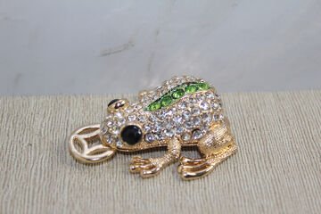 Taşlı Minik Figür