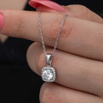 925 Ayar Gümüş Kare Montür Tek Taş Kadın Kolye