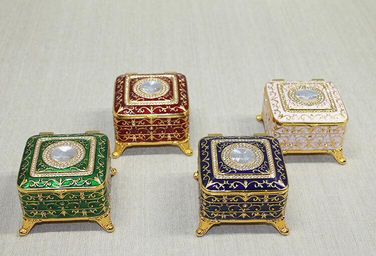 Taşlı Kutu