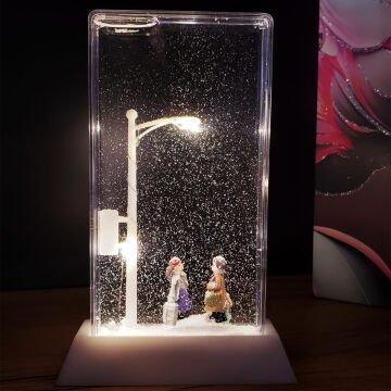 Romantik Sevgililer Tasarımlı Sokak Lambası Kar Küresi