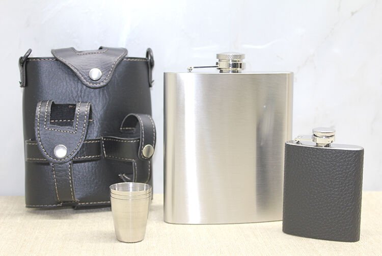 Deri Kılıflı Matara Seti