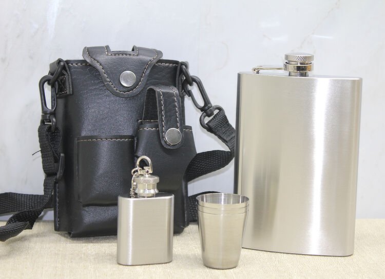 Deri Kılıflı Matara Seti