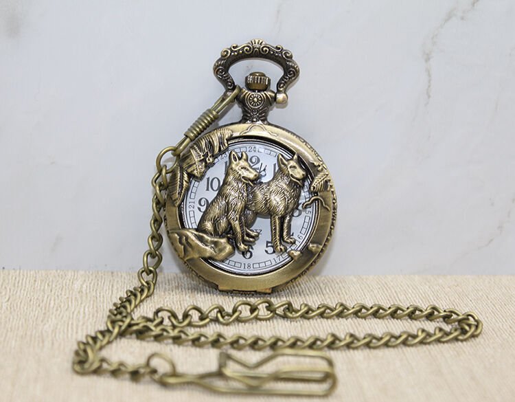 Kurt Tasarımı Köstekli Saat