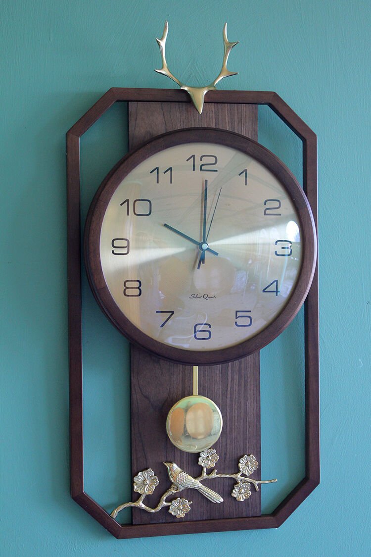 Geyikli Duvar Saati Sarkaçlı