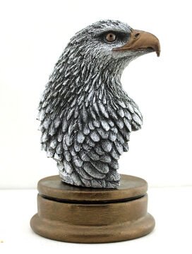 Kartal Büstü