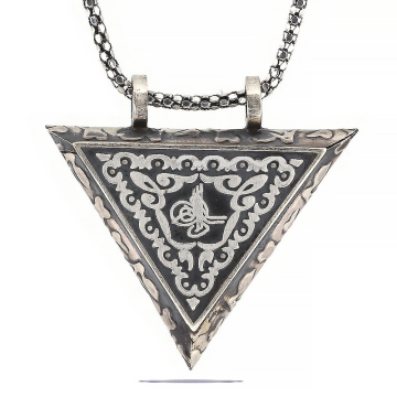 925 Ayar Gümüş Üçgen İçi Açılabilen Tuğra Muskalık Gümüş Kolye