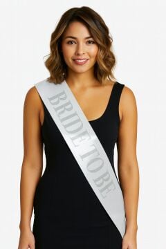 Beyaz Saten Üzerine Kalın Gümüş Yazılı Bride To Be Kuşağı 10 cm Genişlik