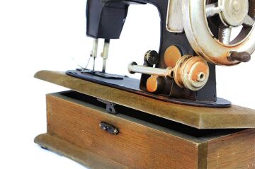 Dekoratif Metal Dikiş Makinesi Kutulu Biblo Hediyelik