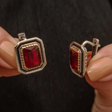 Gümüş Yakut Taşlı Otantik Kadın Küpe