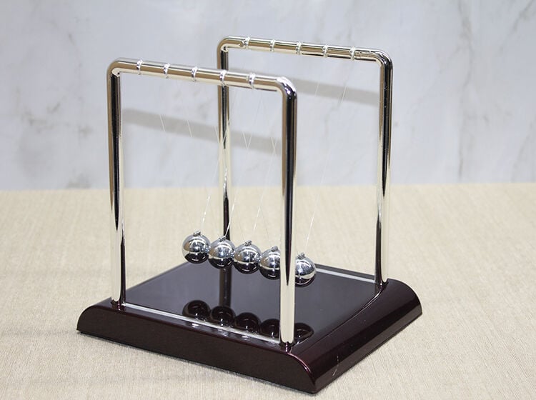 Masa Üstü Newton Beşiği Kinetik Denge Balans Dekoru