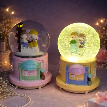 Büyük Boy Mutlu Aşıklar Tasarımlı Kar Küresi