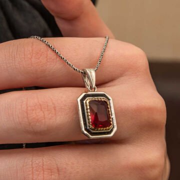 Gümüş Kırmızı Taşlı Dikdörtgen Kadın Kolye