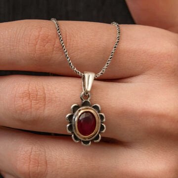 Gümüş Kırmızı Taşlı Çiçek Model Kadın Kolye