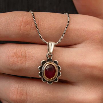 Gümüş Kırmızı Taşlı Çiçek Model Kadın Kolye