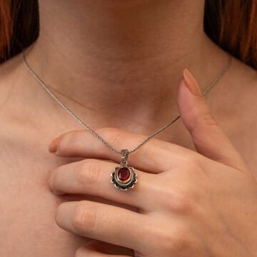 Gümüş Kırmızı Taşlı Çiçek Model Kadın Kolye