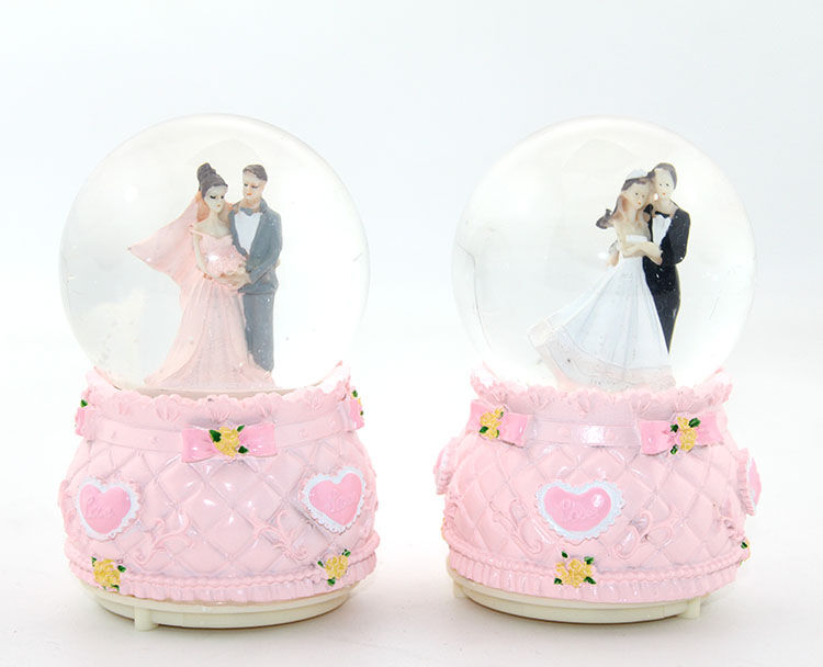 Işıklı Müzikli Kar Küresi 13 Cm
