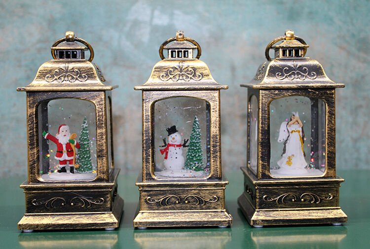 Yılbaşı Temalı Işıklı Müzikli Kar Küresi