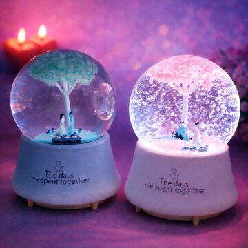 Büyük Boy Romantik Çiftler Temalı Kar Küresi