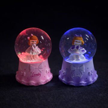 Mini Işıklı Sevimli Kız Kar Küresi