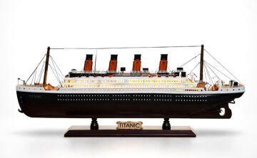 Özel Tasarım Ahşap Işıklı Titanik Gemi